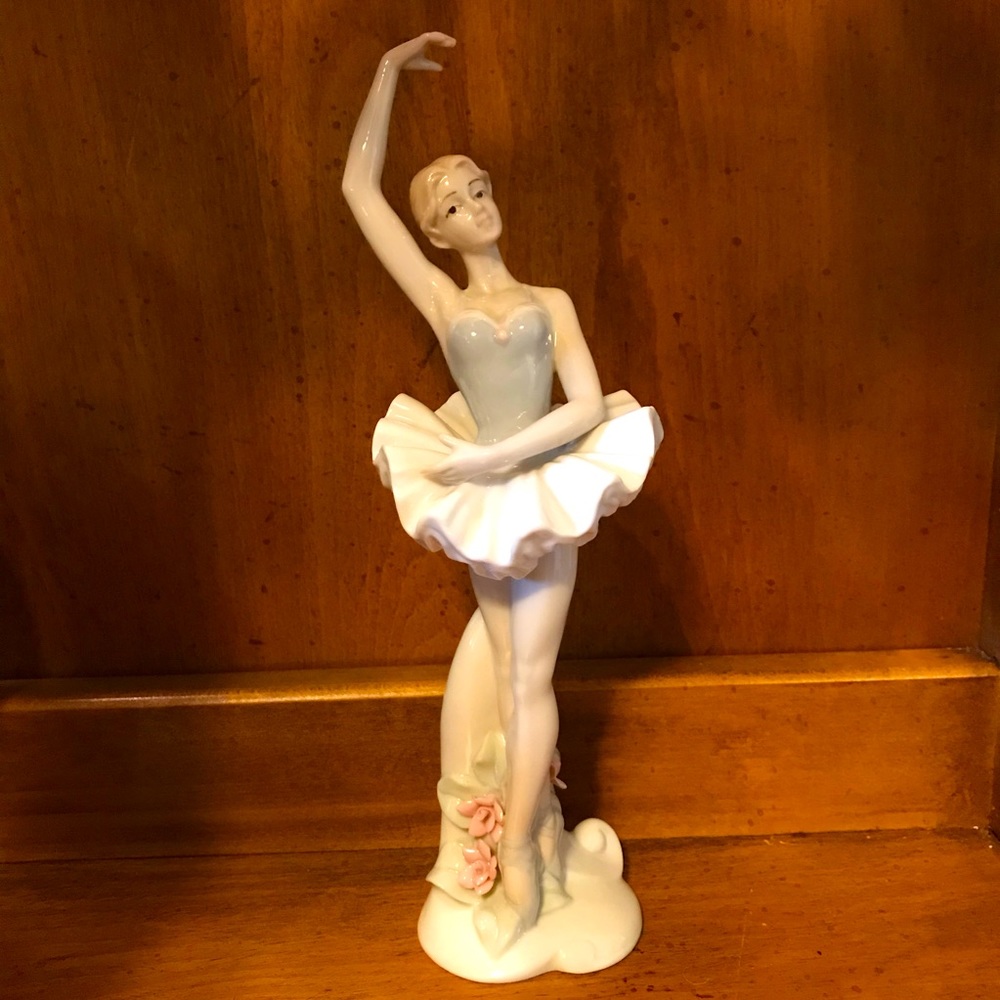 SOLD!! Gaylord Collectible Vintage Art Decor Porcelain Dance Figurine